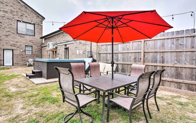 Cozy Galveston Apartment - Walk to Beach & Dining