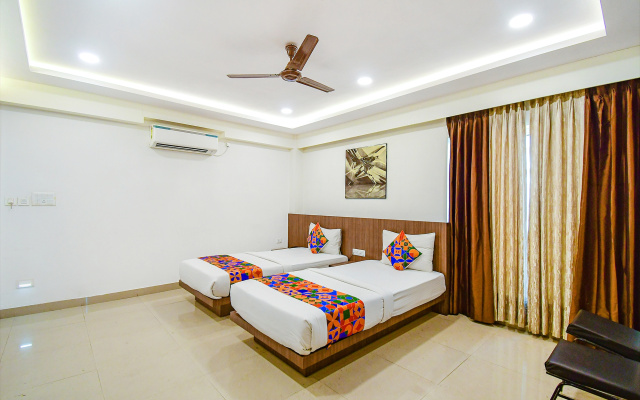 Fabhotel Kzar Select