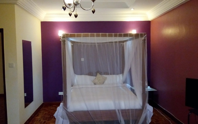 Karen Crescent Hotel