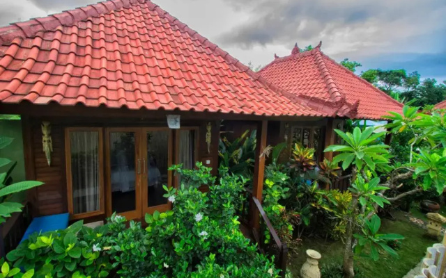 Amora Huts