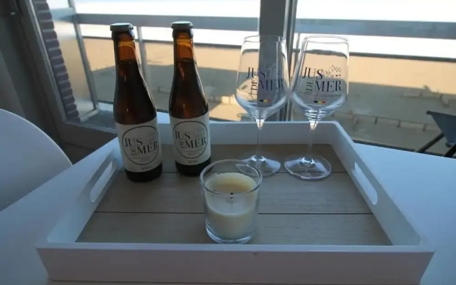 Huswell - Beach Studio With Balcony Sea View