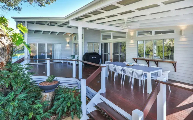Luxe Waterfront Stay -Tallebudgera Creek