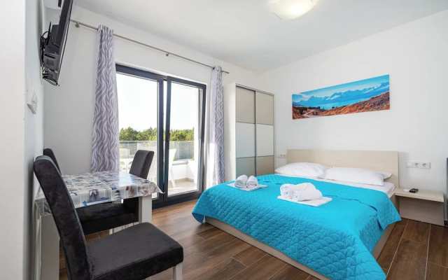 Deluxe Villa Laura With Pool Studio 1b