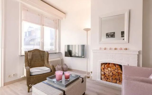 Beautiful and Spacious Studio With Side Seaview