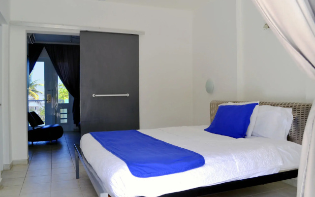 Casa Verde Hotel - Steps to the Beach | Pool, Restaurant & Bar