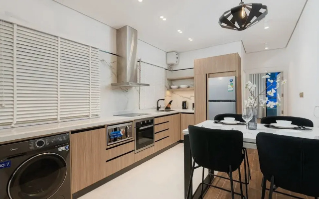Trendy Apartment in Almughrizat