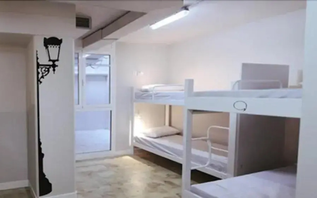 Hola Hostal Eixample - Hostel