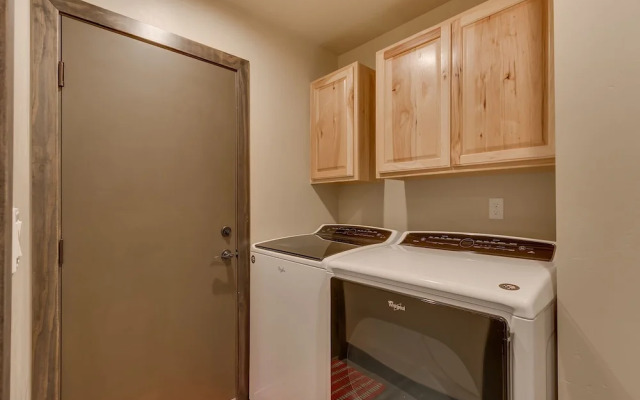 Silver Pines - Ski or Summer 30+ day Home