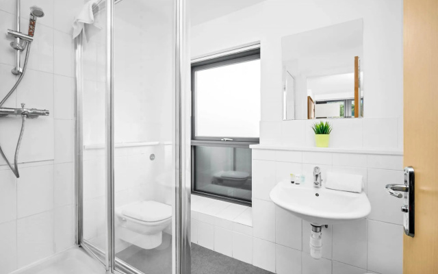 Modern Townhouse Close to Birmingham City Centre