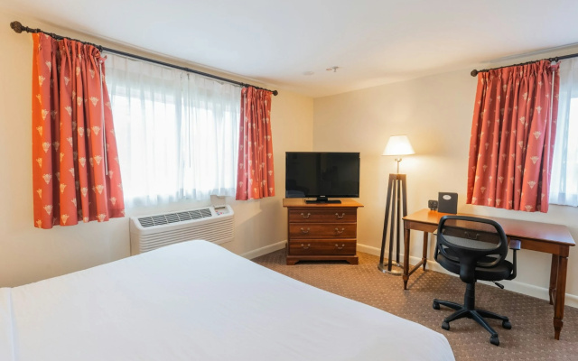 Senator Inn & Spa