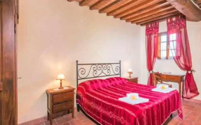 Scenic Apartment in Casole D'elsa With Pool
