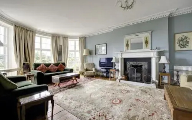Clynderwen House