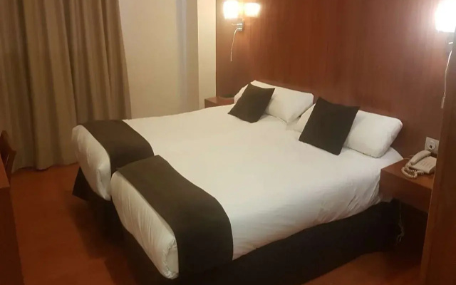 Hotel Familia Conde