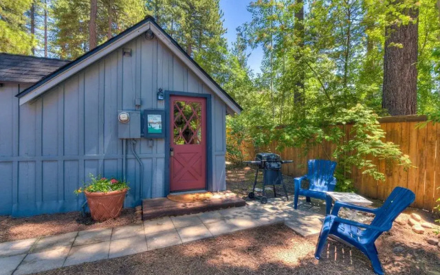 Hole In One 1 Bedroom Cabin by RedAwning