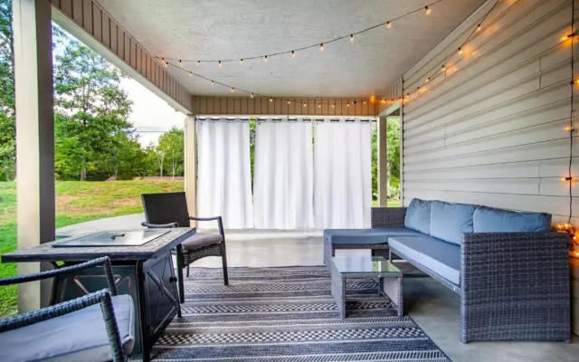 Cozy Firefly Getaway with forest view