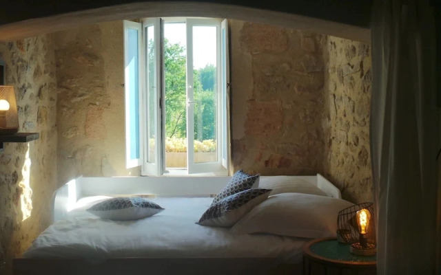 Beautiful Holiday Home With Swimming Pool