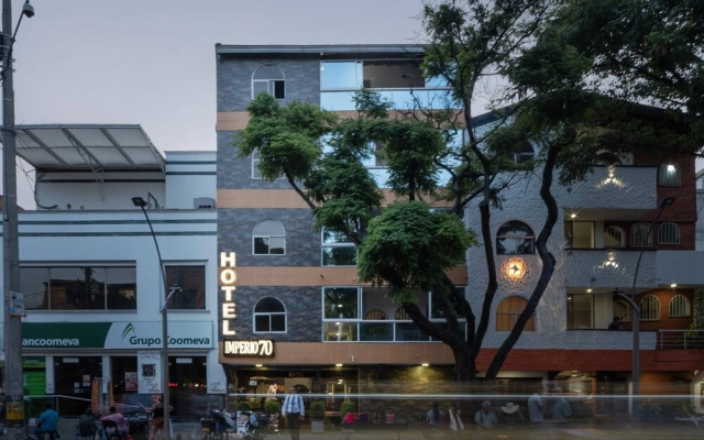 Hotel Imperio 70 by Ayenda Rooms