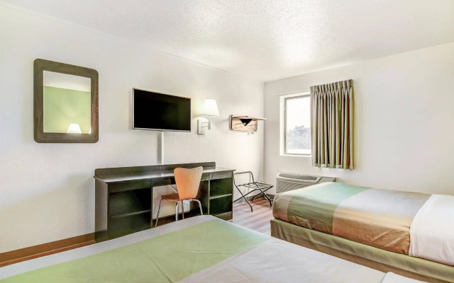 Motel 6 Madison North