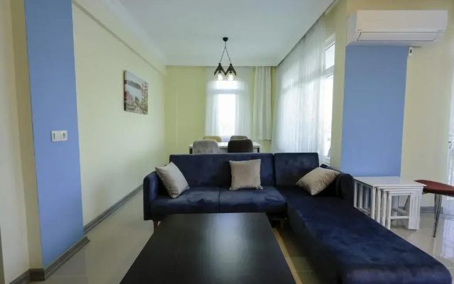 Central and Comfy Flat With Balcony in Muratpasa