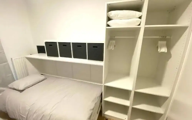 2 Bedrooms Flat in Center with Parking