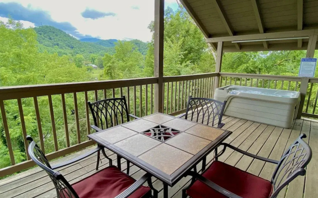 Riverview 1 Bedroom Cabin by RedAwning