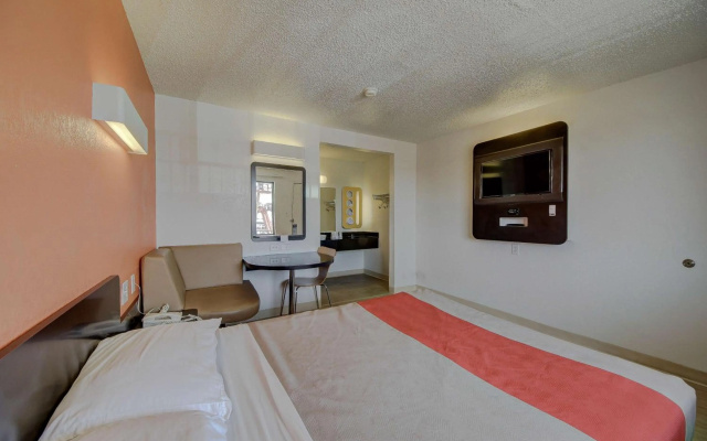 Motel 6 San Antonio, TX - Fort Sam Houston