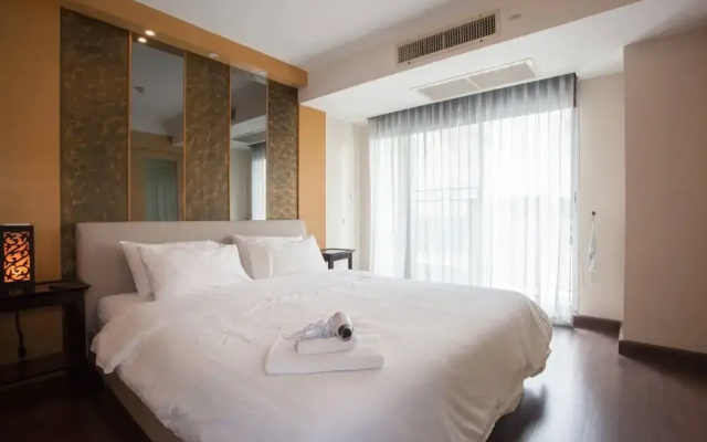 4D - 3 Bedroom Downtown Apartment With Shared Pool