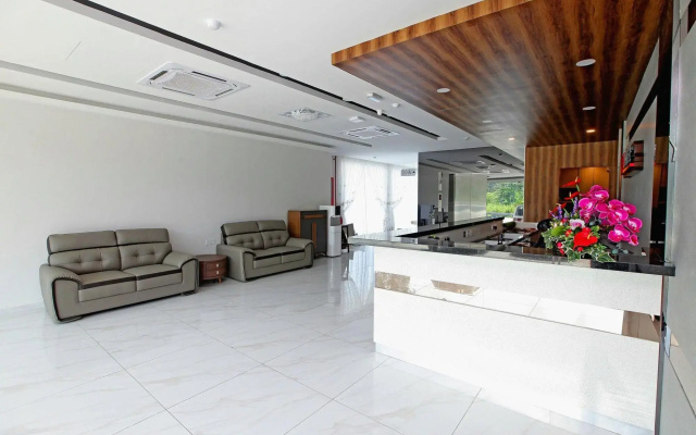 B&L Hotel by Oyo Rooms