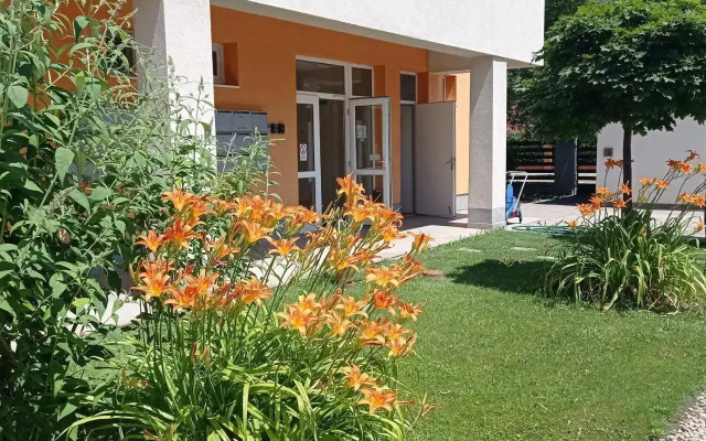 Viktria Vzparti Medencs Apartman
