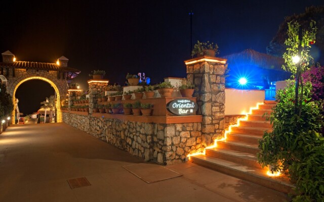 Marti Resort Deluxe Hotel вид на фасад