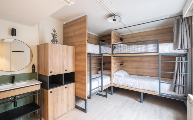 LATROUPE Grand Place Hostel