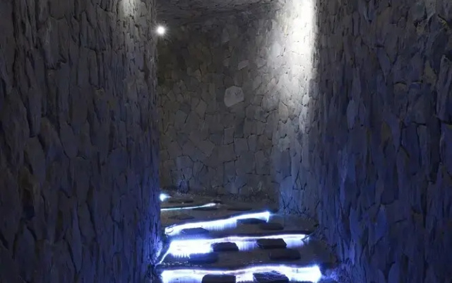 Espectacular y Enigmática Villa en Lago