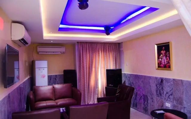 Adachukwu Hotel and Suites
