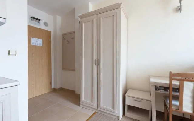 Studio with Balcony and Pool View