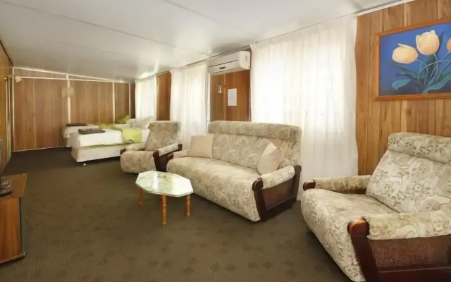 Mapleton Cabins & Caravan Park