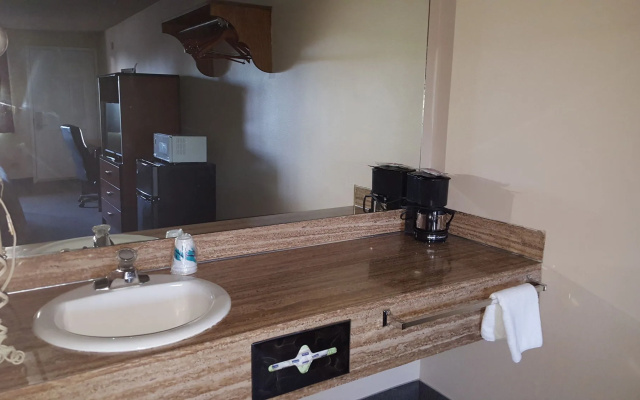 Smokey Point Motor Inn