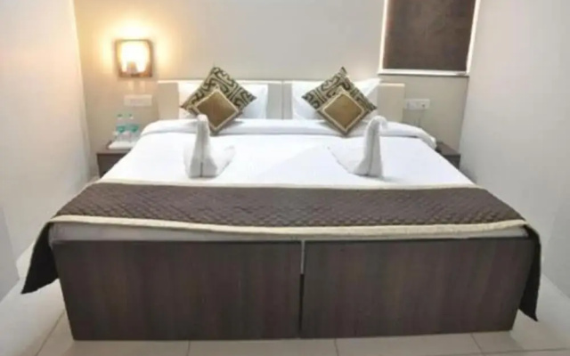 Hotel R K Palace