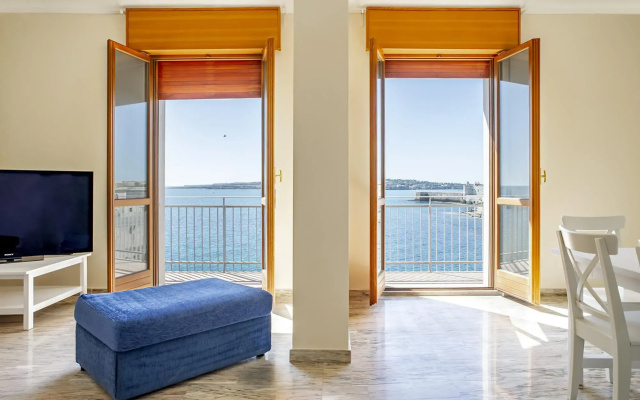 Ortigia Seafront Apartment