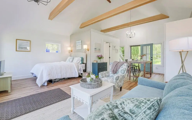 Oceanfront Studio w/ Private Dock in Harpswell!