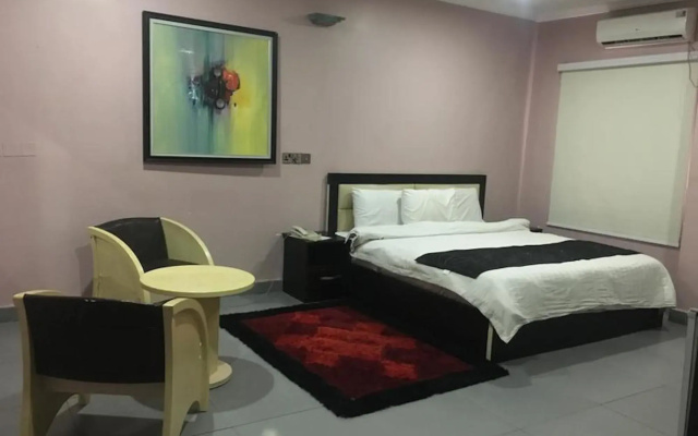 L'avalon Hotel and Suites