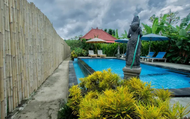 Amora Huts