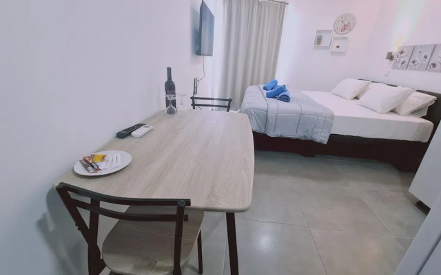 100 AN - Napa Living 16