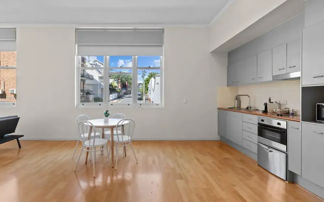 Modern 1-bed Apartment in Spring Hill