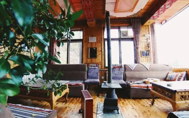 Yangkor Tibetan Homestay - Hostel