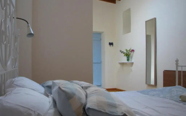 Dolphin Guest House and Studios