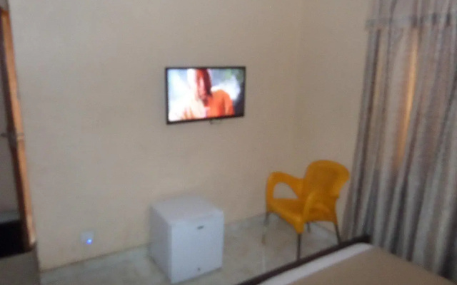 Almond View Hotel and Suites