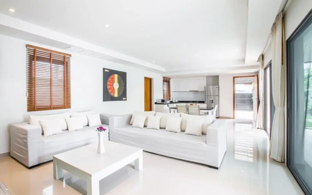 Spacious Three-Bedroom Pool Villa In Cherngtalay