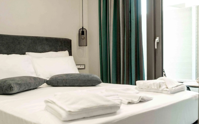 Makis Suite in the city
