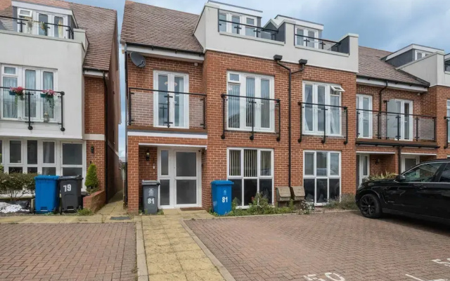 3 Bedroom and 2 Bath House with Balcony