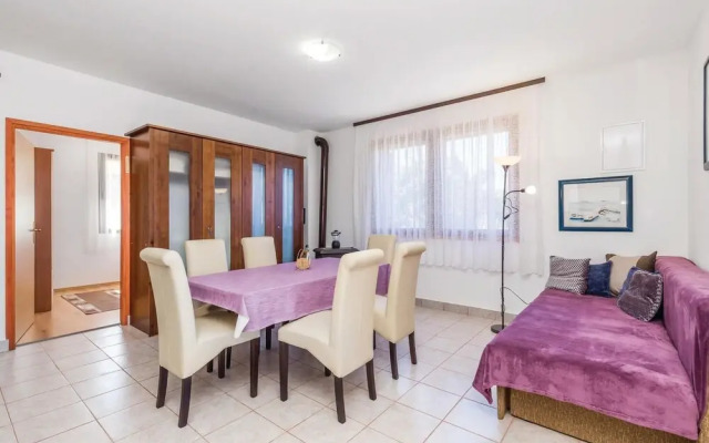 Amazing Home in Pag With 2 Bedrooms and Wifi